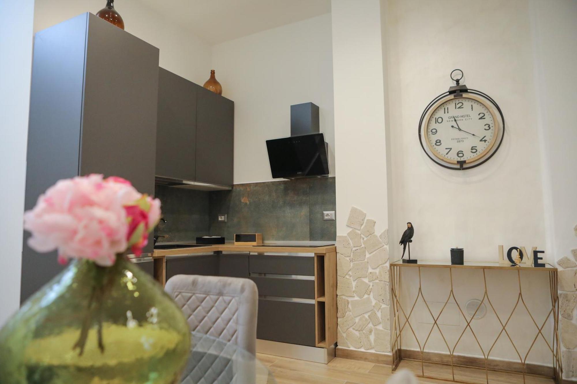 Apartment Luxury Regina 14 *